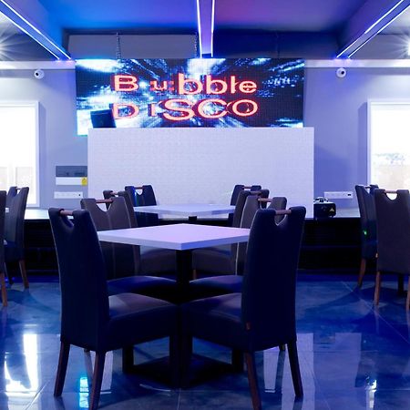 Bubble Hotel Es Rendezvenykoezpont Залаэгерсег Экстерьер фото